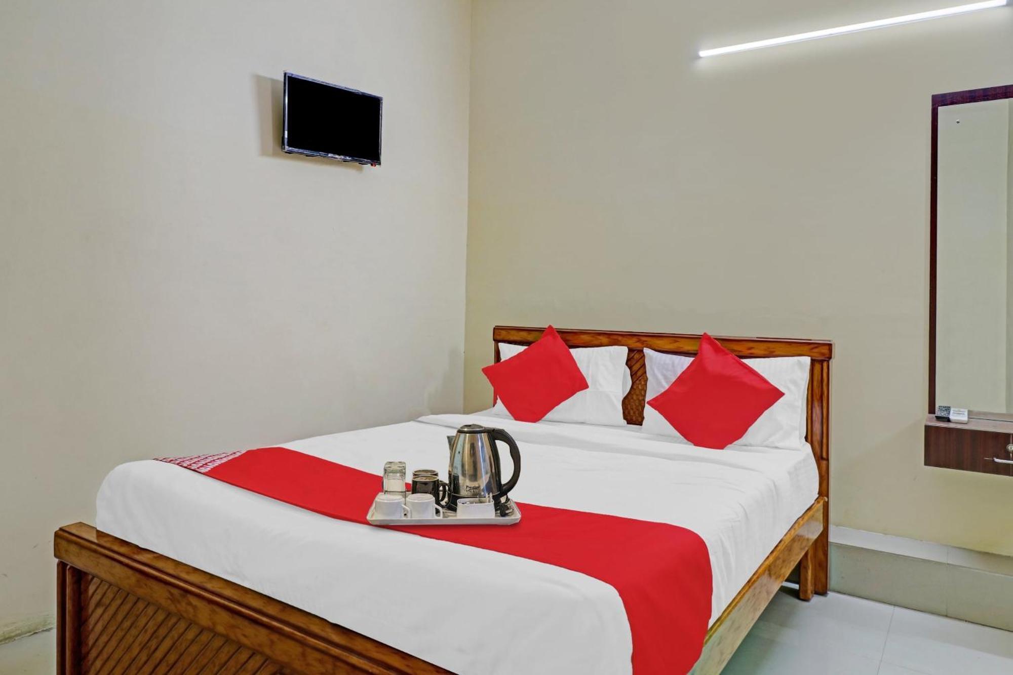 Hotel O Lakshmi Sri Deluxe Boarding & Lodgeing Kumbalgod Eksteriør bilde