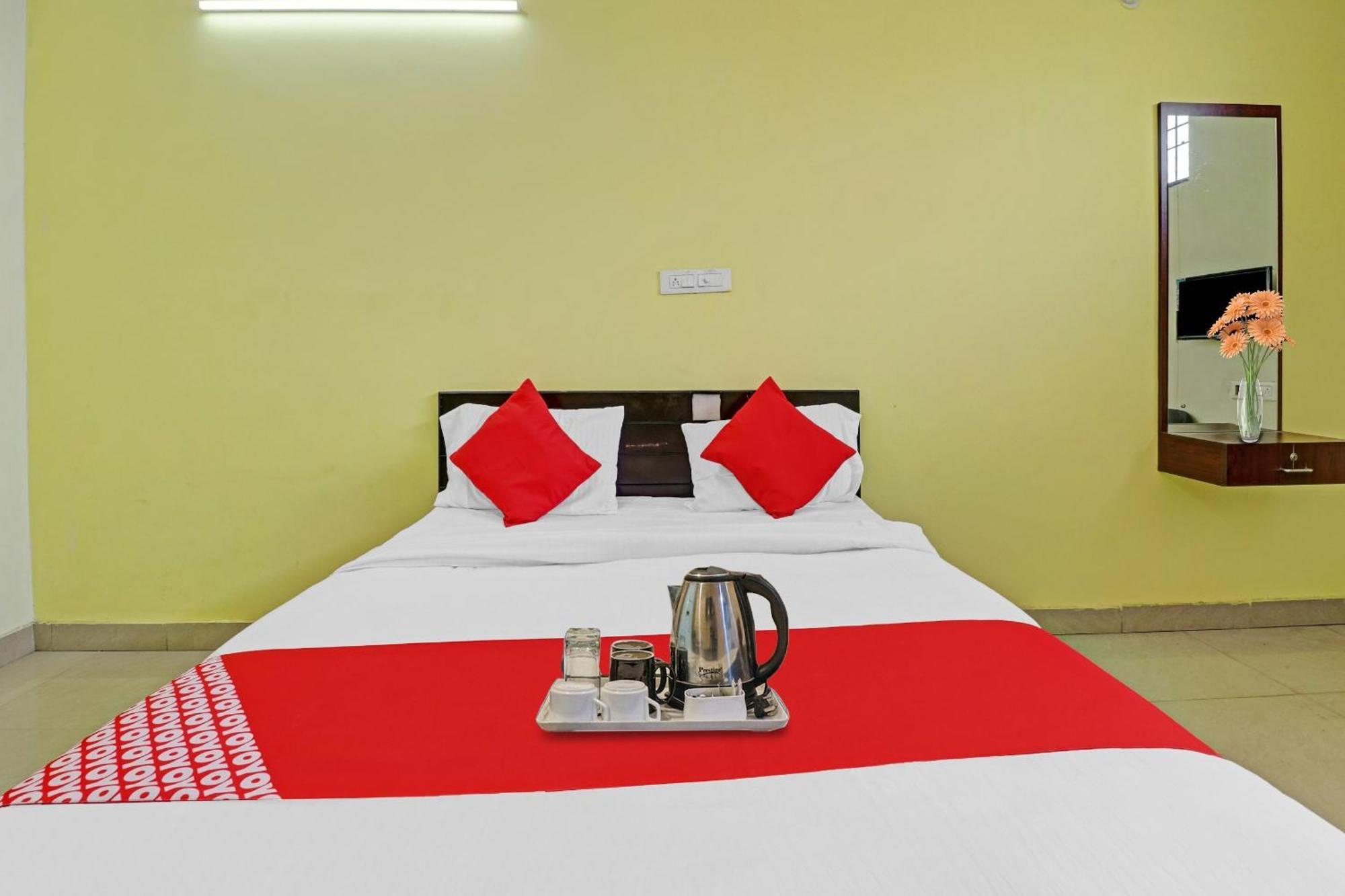 Hotel O Lakshmi Sri Deluxe Boarding & Lodgeing Kumbalgod Eksteriør bilde