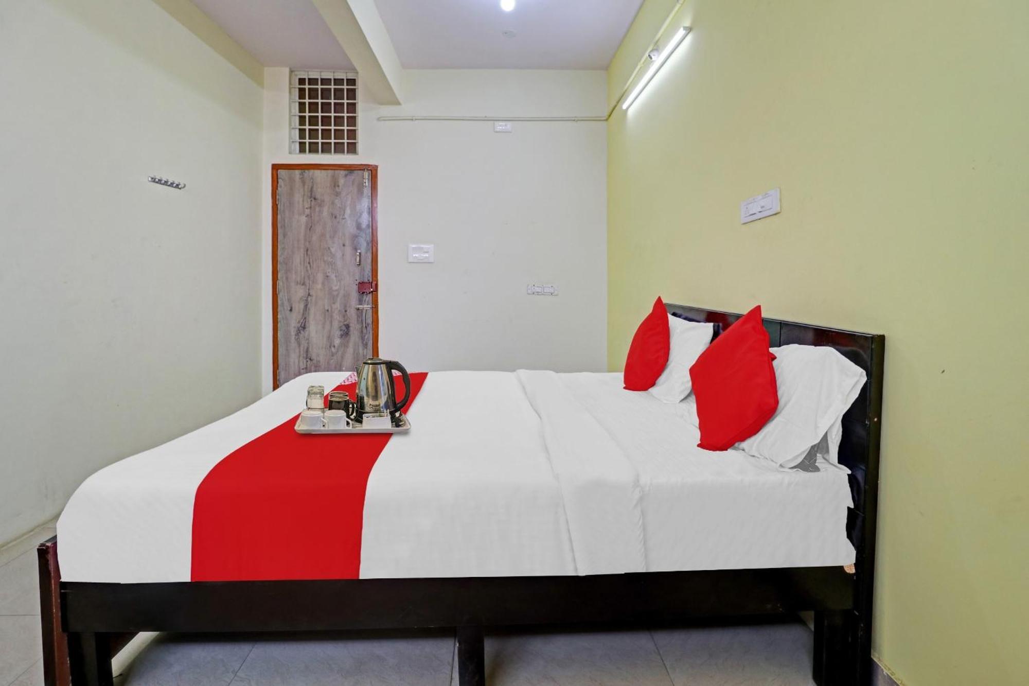 Hotel O Lakshmi Sri Deluxe Boarding & Lodgeing Kumbalgod Eksteriør bilde