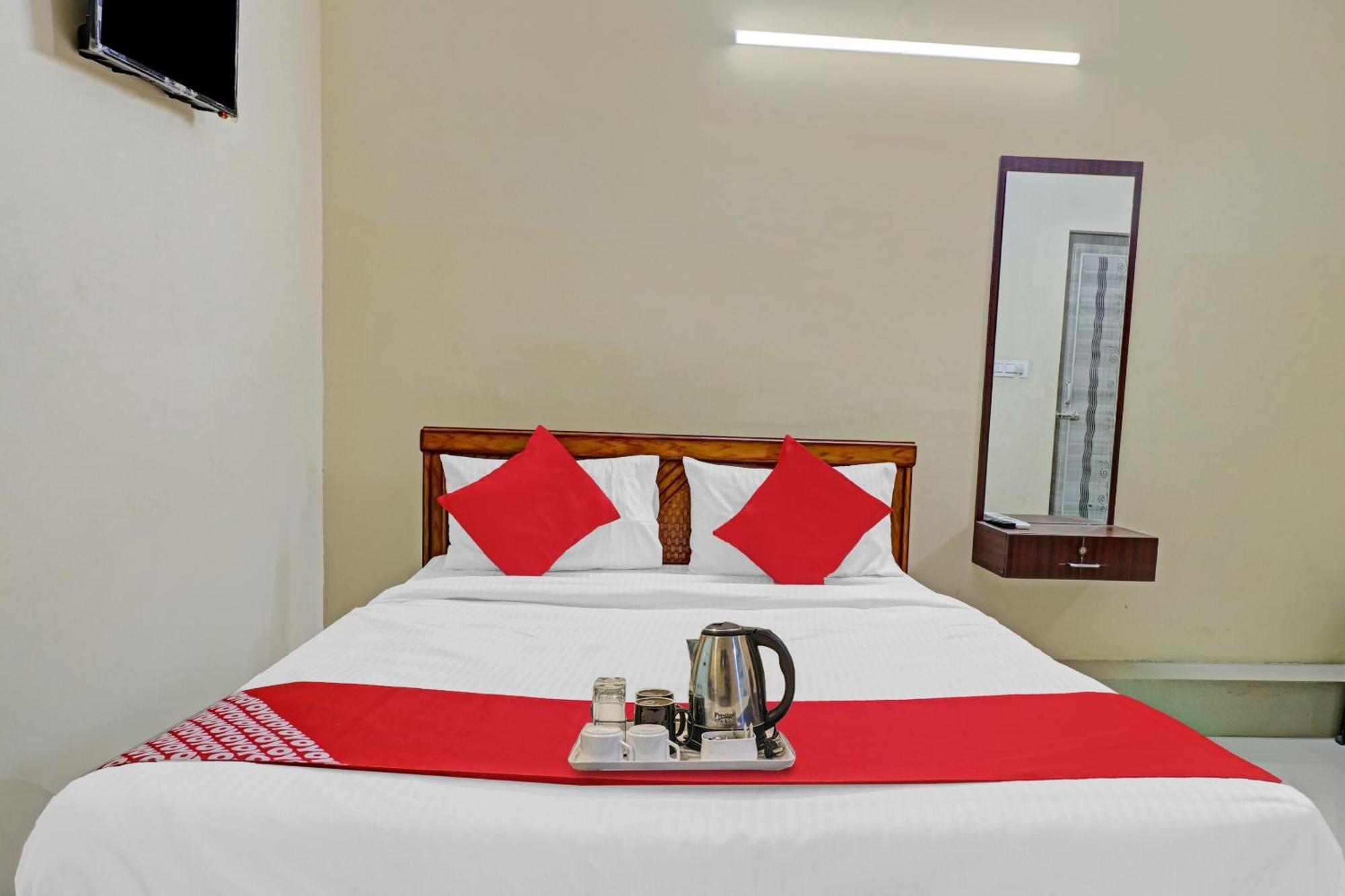 Hotel O Lakshmi Sri Deluxe Boarding & Lodgeing Kumbalgod Eksteriør bilde