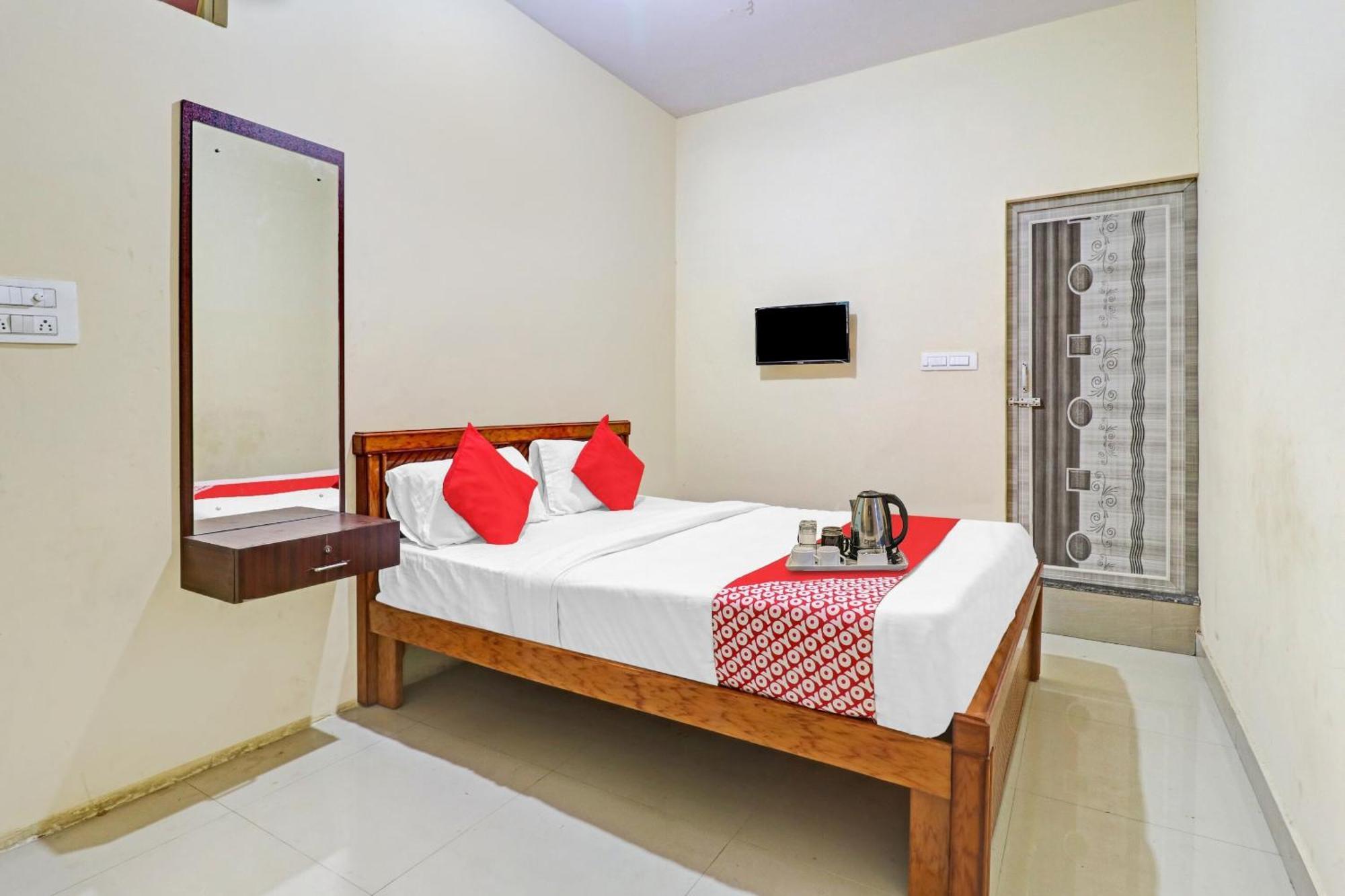 Hotel O Lakshmi Sri Deluxe Boarding & Lodgeing Kumbalgod Eksteriør bilde