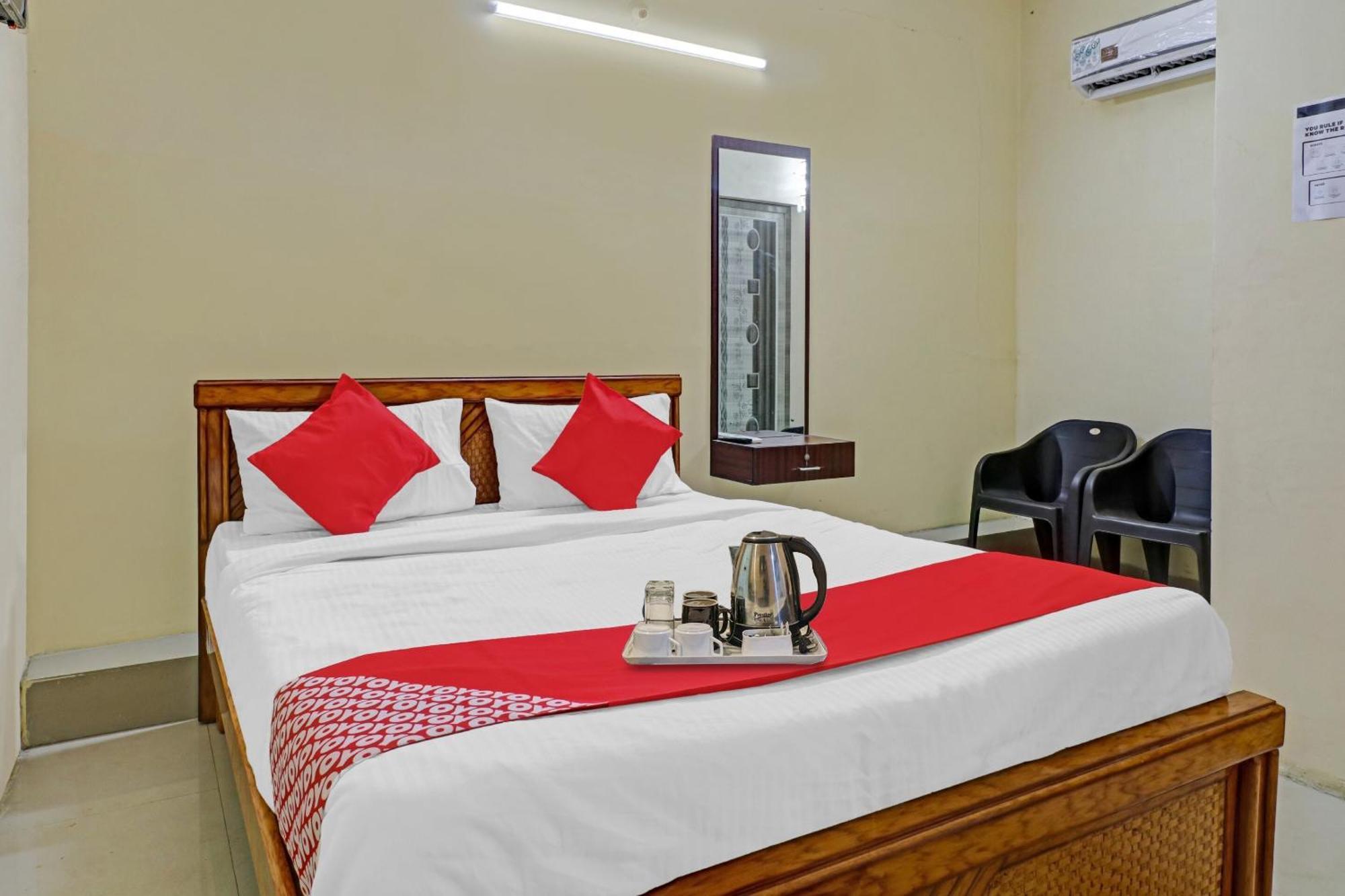 Hotel O Lakshmi Sri Deluxe Boarding & Lodgeing Kumbalgod Eksteriør bilde
